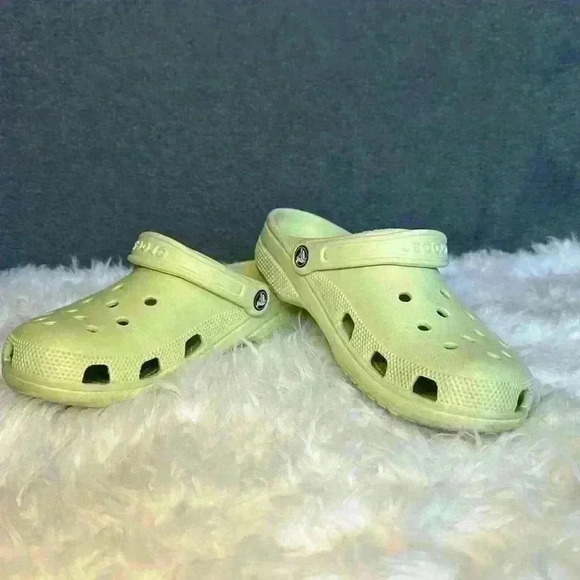 Crocs Classic Clog In Celery Green Durable and Comfy Men Size 8 Women Size 10 - Picture 2 of 13